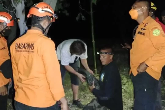 Dua WNA Swedia Nekat Berkemah di Lereng Gunung Lewotobi