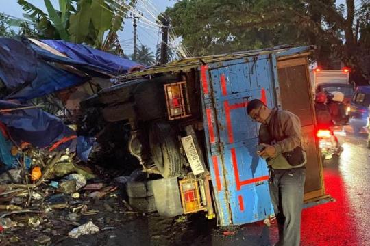 Truk Rem Blong Alami Kecelakaan Beruntun di Cianjur