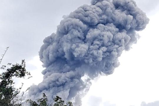 Gunung Marapi Erupsi Muntahkan Abu Vulkanik Setinggi 1.200 Meter