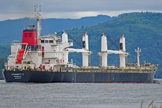 FOTO: Houthi Yaman Serang Kapal Kargo di Laut Merah Hingga Tenggelam!