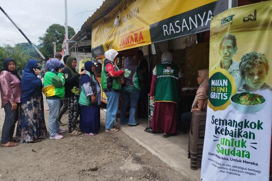 ASAR Humanity Hadirkan Program Makan Gratis bagi Pejuang Nafkah Keluarga di Masjid Sophia