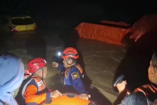Sukabumi Dihantam Banjir, Ratusan KK Mengungsi