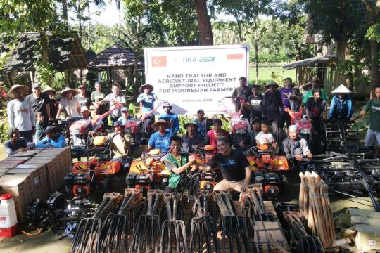 Kolaborasi TIKA dan Asar Humanity untuk Ketahanan Pangan Melalui Pemberian Alat Pertanian