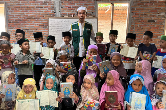 Distribusikan Bantuan Al-Quran, ASAR Humanity Jangkau Pesantren di Pelosok