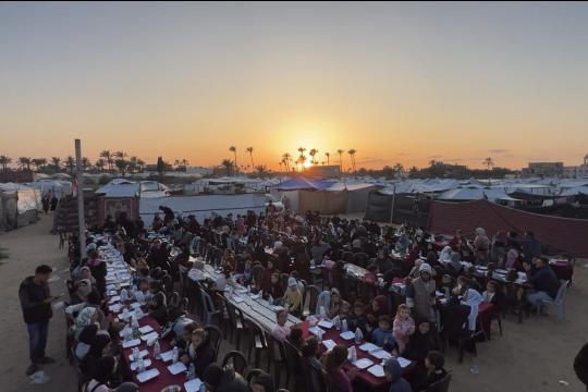 Ketika Adzan Maghrib Tiba, Tidak Semua Keluarga Punya Meja untuk Berbuka — ASAR Humanity Hadir Membawa Hangatnya Ramadhan