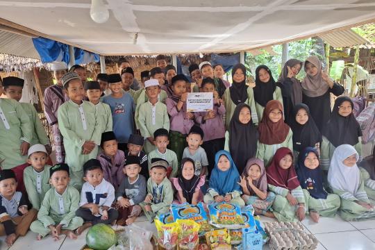 Santri Daarul Istiqomah Terima Bantuan Pangan dan Karpet Baru, Dukung Kenyamanan Mengaji