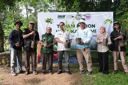 ASAR Humanity Bersama Forum Wartawan Jaya Indonesia dan Komunitas Jurnalis Depok Tanam 100 Pohon di Kawasan Situ Jatijajar
