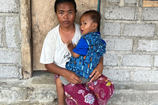 Anak Sakit Tumor: Ibu Buruh Tani Rawat 3 Anak Seorang Diri